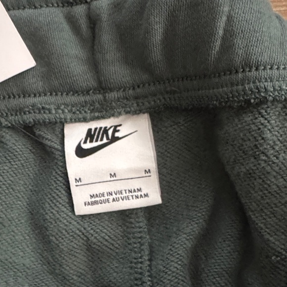 Nike Mid Rise Shorts - Picture 4 of 5